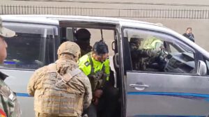 Policías detenidos por contrabando en La Paz