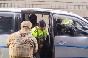 Policías detenidos por contrabando en La Paz