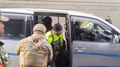 Policías detenidos por contrabando en La Paz