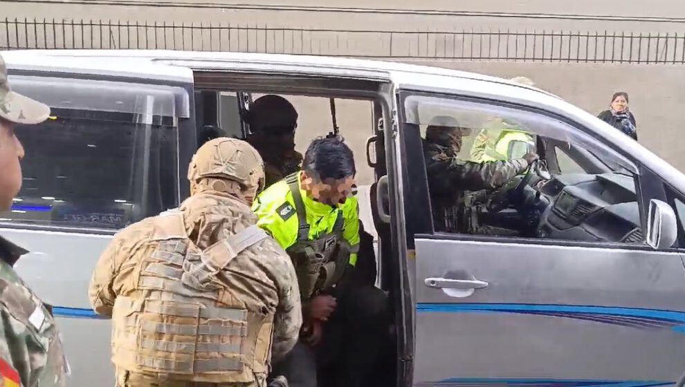 Policías detenidos por contrabando en La Paz