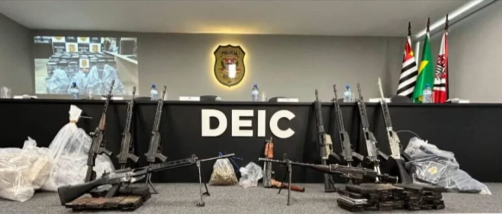 Droga y fusiles hallados en Brasil