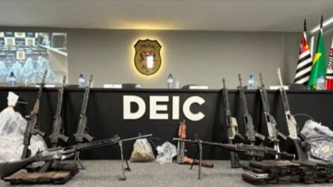 Droga y fusiles hallados en Brasil