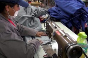 Asueto de media jornada para mujeres en el sector público y privado