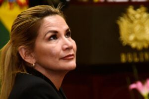 Desigualdad de género en Bolivia denunciada por Jeanine Añez