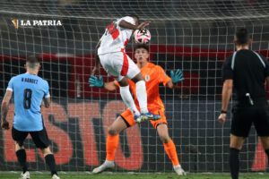 Cabezazo de Miguel Araujo para anotar el único gol del compromiso en favor de Perú