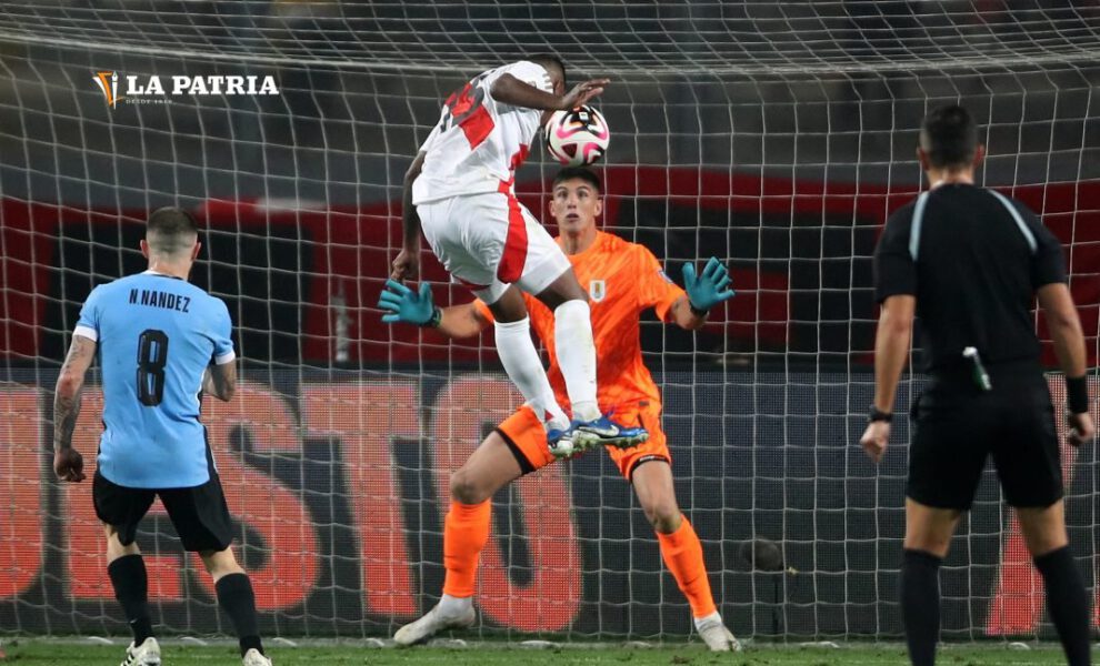 Cabezazo de Miguel Araujo para anotar el único gol del compromiso en favor de Perú