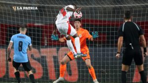 Cabezazo de Miguel Araujo para anotar el único gol del compromiso en favor de Perú