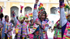 Entrada Folklórica Universitaria en Oruro