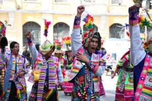 Entrada Folklórica Universitaria en Oruro