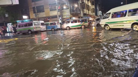 inundación en Oruro tras intensa lluvia y granizada