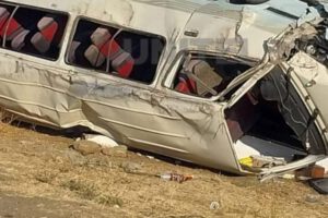 colisión entre vehículos de transporte público en la carretera Santa Cruz-Cochabamba