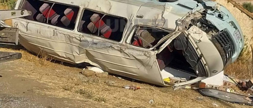 colisión entre vehículos de transporte público en la carretera Santa Cruz-Cochabamba