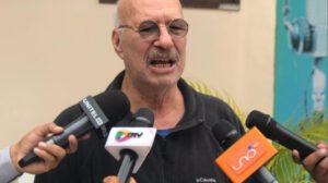 bloqueos en Santa Cruz afectan abastecimiento de alimentos