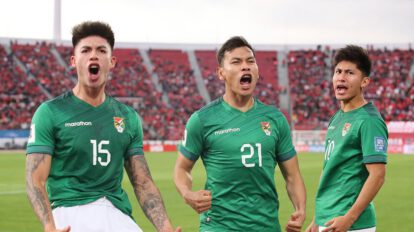 Festejo de los jugadores de Bolivia tras el segundo gol