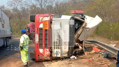 Accidente de camión cisterna en Santa Cruz
