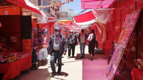 Abrogación de la Ordenanza 063 en la Feria Navideña de la Avenida 6 de Agosto