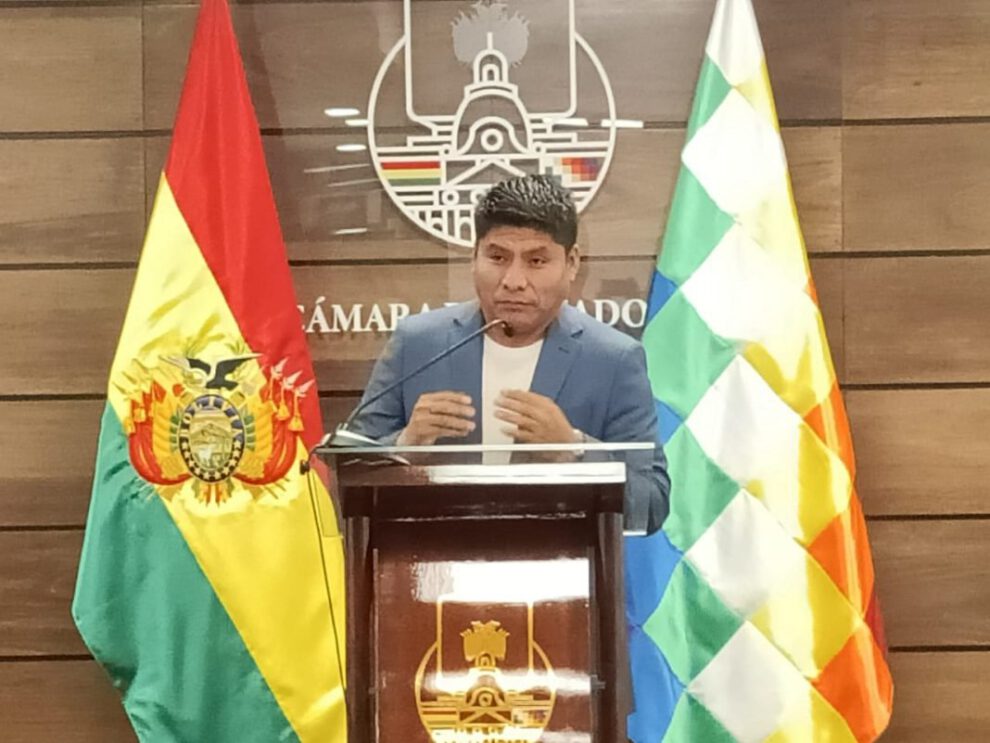 Leonardo Loza defiende a Evo Morales