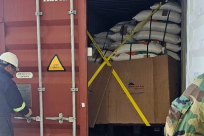 Cocaína oculta en harina de soya detectada por can antidroga