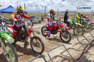 competencia de motociclismo en el circuito Jorge Villarreal