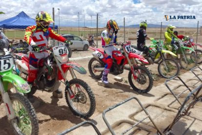 competencia de motociclismo en el circuito Jorge Villarreal
