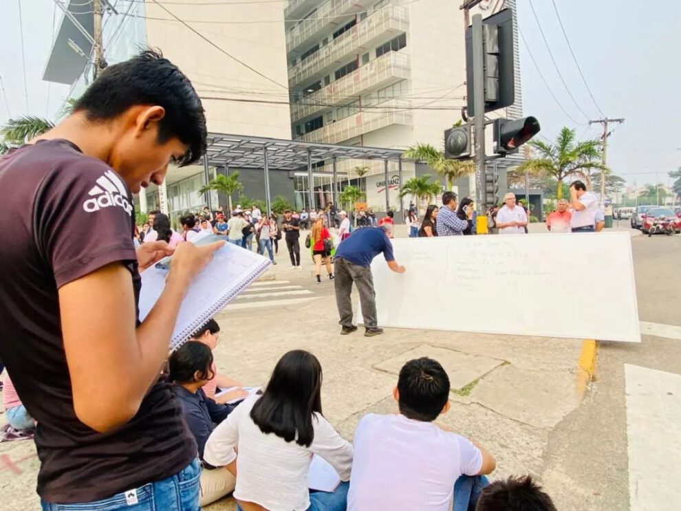 Clases al aire libre Uagrm en Santa Cruz
