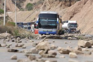 bloqueos en Cochabamba que afectan el abastecimiento de combustible