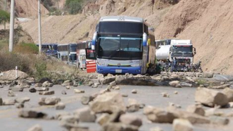 bloqueos en Cochabamba que afectan el abastecimiento de combustible