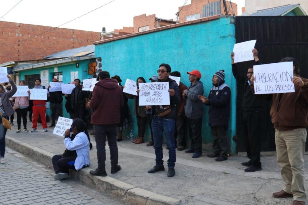 Aprehensión de miembros de Fejuve en La Paz