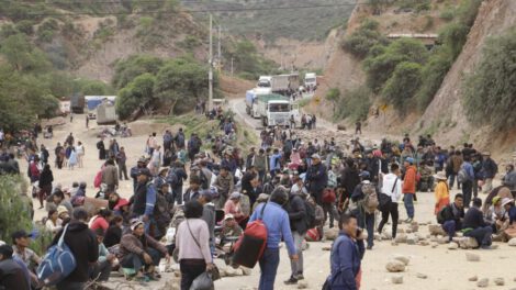 Bloqueos en Bolivia afectan el tránsito