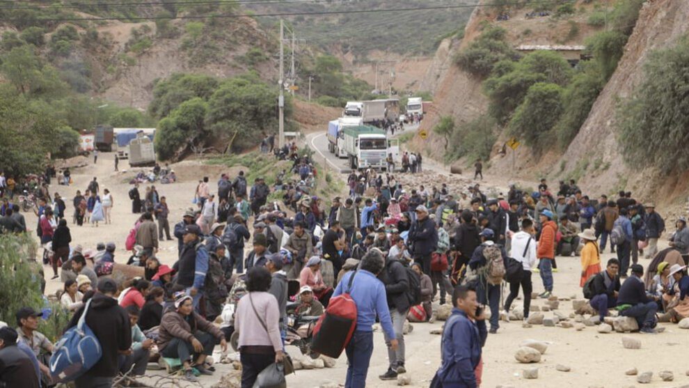 Bloqueos en Bolivia afectan el tránsito