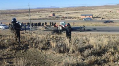 Intervención policial en bloqueos en la carretera La Paz-Oruro