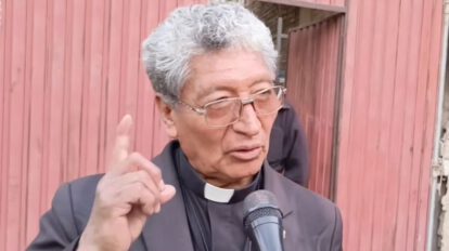 José Luis Fuentes en un punto de bloqueo pidiendo el regreso de Evo Morales