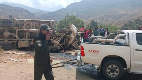 Accidente en Chuquisaca que cobra la vida de un profesor y tres estudiantes