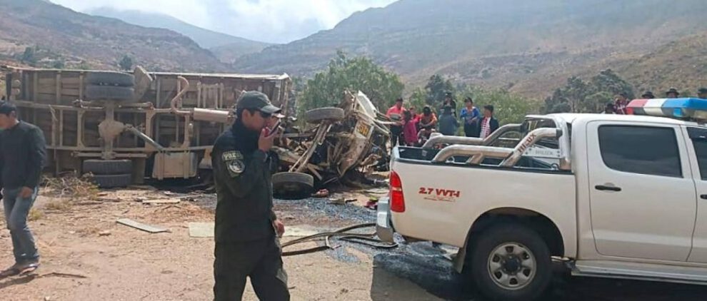 Accidente en Chuquisaca que cobra la vida de un profesor y tres estudiantes