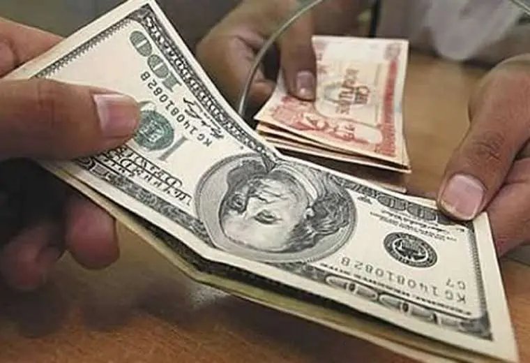 La escasez de dólares en Bolivia persiste