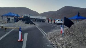 Ingreso de combustible a Bolivia tras superar bloqueo en Arica