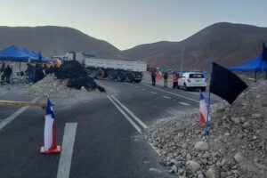 Ingreso de combustible a Bolivia tras superar bloqueo en Arica
