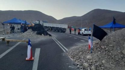 Ingreso de combustible a Bolivia tras superar bloqueo en Arica