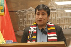 Israel Huaytari intenta quebrar el secreto en materia de imprenta