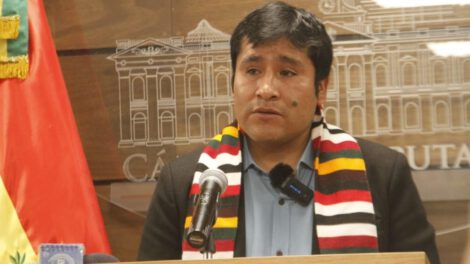 Israel Huaytari intenta quebrar el secreto en materia de imprenta