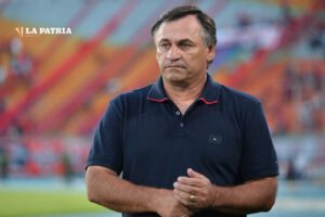 Carlos Bustos deja dirección técnica de Blooming