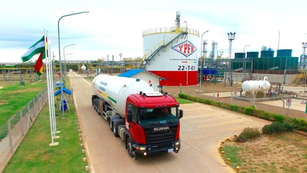 YPFB denuncia robo de combustible en bloqueos