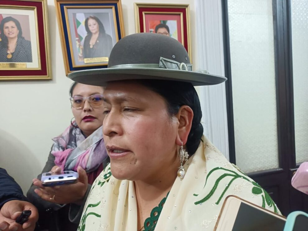 La senadora Virginia Velasco destaca la elección de Mariaca como fiscal