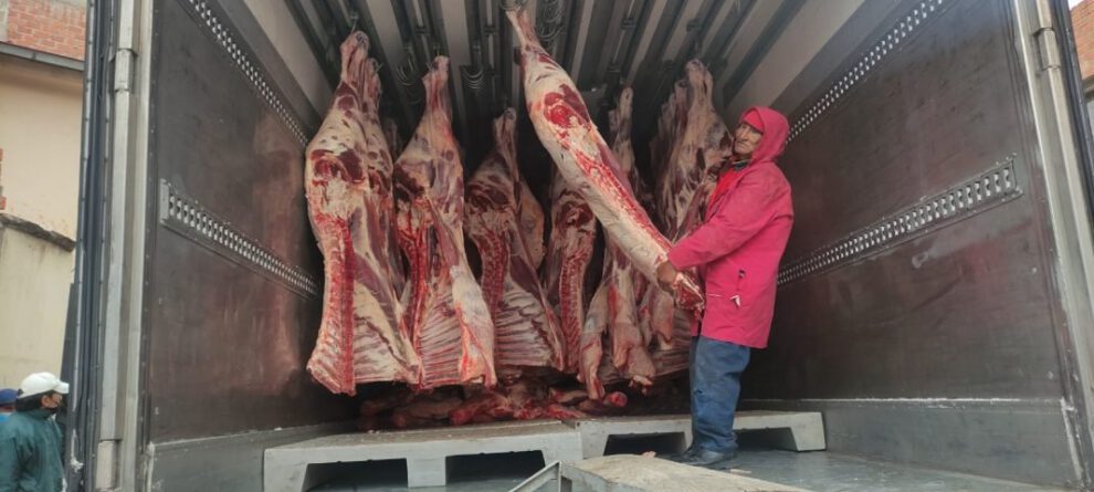 Emapa distribuye carne de res a precio accesible en El Alto