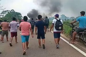 Enfrentamientos en Puente Ichilo con el senador Loza acusando al Gobierno de optar por la violencia