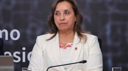 Dina Boluarte citada para aclarar fuga de su antiguo líder político