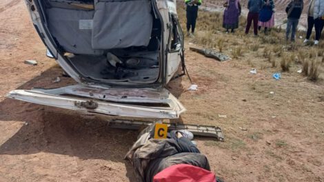 Accidente en carretera Desaguadero-La Paz deja cuatro fallecidos y ocho heridos