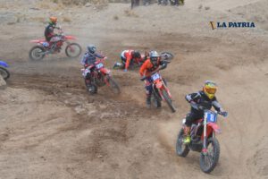 Competencia nacional de motociclismo suspendida por bloqueos en Cochabamba