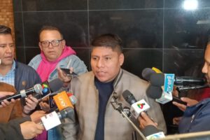 Senador Loza denuncia infiltrado del Gobierno en bloqueos