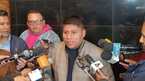 Senador Loza denuncia infiltrado del Gobierno en bloqueos